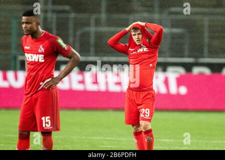 Mönchengladbach, Deutschland. März 2020. Jan Thielmann von Köln (R) enttäuschte nach dem Bundesligaspiel Borussia Mönchengladbach gegen den 1.FC Köln in der Saison 2019/2020 (Geisterspiel, Geisterspiel, Coronavirus), dass die DFL-Regelungen jede Verwendung von Fotos als Bildsequenzen und/oder Quasi-Video verbieten. Credit: Mika Volkmann/Alamy Live News Stockfoto