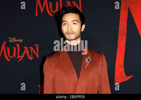 Los Angeles, USA. März 2020. Yoson An bei der Ankunft für MULAN Premiere, Das Dolby Theatre in Hollywood and Highland Center, Los Angeles, USA 9. März 2020. Kredit: Priscilla Grant/Everett Collection/Alamy Live News Stockfoto