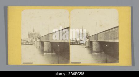 Blick auf die Dombrücke Köln und im Hintergrund der Kölner Dom Köln (Prusse) Perspektive du Pont de fer et Cathédrale (Titelobjekt) Objekttyp: Stereobilie Artikelnummer: RP-F06039 Aufschriften / Marken: Nr. , Verso, festsitzender '489' Hersteller: Fotograf: Anonymer Ort Herstellung: Köln dating: CA. 1860 - ca. 1870 Material: Pappe Papiertechnik: Albumindrucke Abmessungen: Sekundäres Medium: H 85 mm × W 170 mm Betreff: Brückenkirche (außen) Wo: DombrückeDom Stockfoto