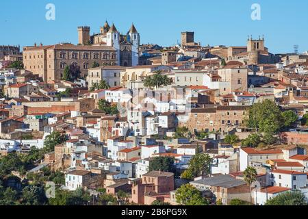 Ein jüdischer Stadtteil in einer Stadt Caceres bei Sonnenaufgang in der Region Extremadura, Spanien Stockfoto