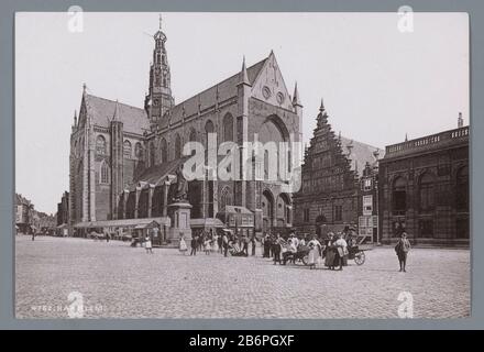 Gezicht op de Grote Kerk von Sint-Bavokerk en de Vleeshal te Haarlem Blick auf die Große Kirche St. Bavo Kirche und Vleeshal Haarlem Immobilien Typ: Fotomechanischer Druck Artikelnummer: RP-F19151 Aufschriften / Marken: Nummer, Nachschrift, gedruckt '4762. Haarlem.'winkeliersmerk, verso, gestempelt: 'P. Söhne VON Zittertize. '/ BUCHLADEN, AD, -Schreibtisch / Rev. Auktionen / HAARLEM.' Hersteller: Hersteller: Anonymer Standort Herstellung: Haarlem dating: CA. 1870 - 1913 Material: Papiertechnik: Lichtdruck Abmessungen: Bild: H 104 mm × W 154 mmToelichtingDe Vleeshal von 1840-1885 wurde als Stor verwendet Stockfoto