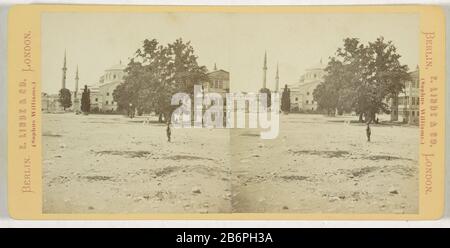 Gezicht op de Hagia Irene in Istanboel die Platane der Janitscharen (titel op object) Constantinopel (serietitel op object) Ansicht der Hagia Irene in Istanboeldie Platane von Janitscharen (title object) Constantinopel (Series title object) Objekttyp: Stereobild Artikelnummer: RP-F13223 / Marken: Anzahl, gedruckt bis: Aufschriften: '23' Hersteller Schöpfer: Fotograf: Anonymer Verleger: Linde & Co. (Sophus Williams), E. (Listed Property) Ort Herstellung: Fotograf: Hagia Irene Verlag: Berlin Datum: 1873 - 1890 Material: Pappe Papiertechnik: Albumin Druckabmessungen: S Stockfoto