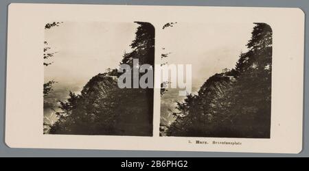 Blick auf den Hexentanzplatz im Harzharz Hexentanzplatz (titel op object) Blick auf den Hexentanzplatz im Harzharz. Hexentanzplatz (Titelobjekt) Objektart: Stereobilie Artikelnummer: RP-F 00-9005 Aufschriften/Marken: Nummer, recto, gedruckt: '3.'opschrift, recto, gedruckt:' NPG' Hersteller: Fotograf: Foto neue Gesellschaft (Listed Object) Ort Herstellung: Harz dating: CA. 1900 - ca. Material von 1910: Pappe Papiertechnik: Gelatine Silberdruck Abmessungen: Sekundärträger: H 88 mm × W 179 mm Betreff: Bergkuppe, Spitzenberg wo: Hexentanzplatz Stockfoto