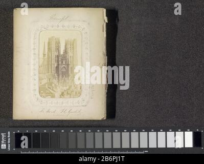 Gezicht op de Kathedraal van Sint-Michiel en Sint-Goedele in Brussel Brussel De kerk st Gudule (titel op object) Onderdeel van Fotoalbum met beziens Stockfoto