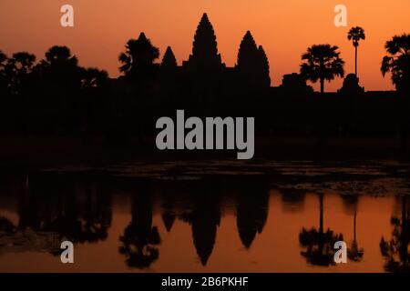 Der Angkor Wat Tempelkomplex in Kambodscha bei Sonnenaufgang Stockfoto