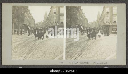 Gezicht op de Prinsestraat in den Haag's Gravenhage- Prinsenstraat (titel op object) View of the Prince in Den Haag's Gravenhage.- Prinsestraat (title object) Property Type: Stereo picture Artikelnummer: RP-F12175 Aufschriften/Marken: Number, Recto, Printed: '72.' Hersteller: Fotograf: Anonyme Fabrikation: Den Haag Datum: Den Haag 1882 - 1920 Material: Pappe Papiertechnik: Gelatine silberfarbenes Druckmaß: Sekundäres Medium: H 87 mm × W 177 mm Betreff: Städtische Wohnstraße wo: Prinzstraße Stockfoto