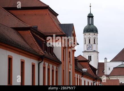 11. März 2020, Bayern, Augsburg: Der Turm der Schutzengelkirche ist in der Altstadt zu sehen. Foto: Sven Hoppe / dpa Stockfoto