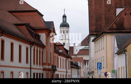 11. März 2020, Bayern, Augsburg: Der Turm der Schutzengelkirche ist in der Altstadt zu sehen. Foto: Sven Hoppe / dpa Stockfoto