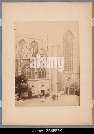 Gezicht op de Zuidzijde van de Grote Kerk te Breda Blick auf die Südseite der Großen Kirche in Breda Immobilientyp: Fotos Artikelnummer: RP-F 00-5628 Beschriftung / Marken: Anmerkung, Rekto handschriftlich "Breda'annotatie, verso, handschriftlich: 'Breda / NH Kirche / Denkmal / Southside links Querhaus' Hersteller: Fotograf: Anonym (Erbe) (zugeschrieben) Herstellung: Breda Datum: 1890 - 1920 Material: Papierkarton Technik: Albumin Druckabmessungen: Foto: H 228 mm × W 174 mm Betreff: Kirche (außen) wo: Große Kirche Stockfoto