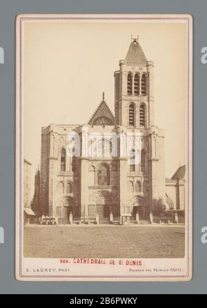 Gezicht op de katedrale basiliek van de Saint-Denis te Parijs Cathedrale de St Denis (titel op object) Gezicht op de katedrale basiliek van de Saint-Denis te ParijsCathedrale de St. Denis (titel op object) Objekttyp : foto kabinetfnumber: 5rel to Merdempeld, F'06. 'Passage des Princes PARIS.'winkeliersmerk, verso, gestempelt: 'Maison Martinet/12, Boulevard des capucines 12/ Grand-Hotel, Paris.' Hersteller: Fotograaf: Ernest Ladrey (vermeld op object)Plaats Herstellung: Parijs dating: 1860 - 1890 Material: Karton fo Stockfoto