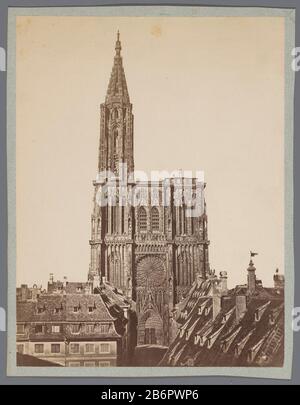 Bild der Straßburger Kathedrale Objektart: Fotos Artikelnummer: RP-F 00-9286 Hersteller: Fotograf: Anonymer Ort Herstellung: Straßburg Datum: 1850 - 1900 Material: Pappe Papiertechnik: Albumin Druckgrößen: Pappe: H 283 mm × W 219 mm Betreff: façade (oder Haus oder Gebäude) Kirche (außen) Blick auf die Stadt im Allgemeinen; "Veduta" Stockfoto