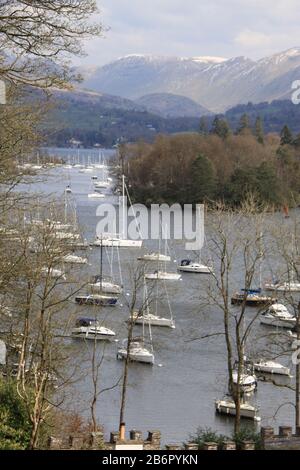 Claife Aussichtspunkt: Eine Touristenattraktion aus dem 18.. Jahrhundert mit einer wunderschönen Aussicht vom Westufer von Windermere, Lake District, Cumbria, Großbritannien, PETER GRANT Stockfoto