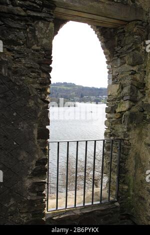 Claife Aussichtspunkt: Eine Touristenattraktion aus dem 18.. Jahrhundert mit einer wunderschönen Aussicht vom Westufer von Windermere, Lake District, Cumbria, Großbritannien, PETER GRANT Stockfoto