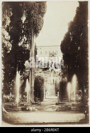 Das Hotel liegt in der Nähe der Villa d'Este im Tivoli bij Rom, Der negative Rand des Hotels. Hersteller : Fotograf Gustave Eugène Chauffourier (zugeordnet zu) Datum: CA. 1857 - ca. 1875 Physikalische Merkmale: Albumindruckmaterial: Papierkartonpapier Technik: Albumindrucke Abmessungen: Foto: H 486 cm. B × 346 cm. Thema Wo: Villa d'Este Stockfoto