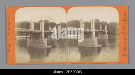 Gezicht op een Brug te Parijs France au Stereoscope (serietitel) Blick auf eine Brücke in Paris France au Stereoscope (Serientitel) Objekttyp: Stereobilie Artikelnummer: RP-F F05164 Aufschriften / Marken: Aufschrift verso, handschriftlich: "Pont de Turesne Paris" Hersteller: Fotograf: Charles Gérard ( Objektliste) Ort Herstellung: Paris Datum: CA. 1850 - ca. 1875 Material: Pappe Papiertechnik: Albumindrucke Abmessungen: Sekundäres Medium: H 85 mm × W 170 mm Betreff: Brücke wo Paris Stockfoto