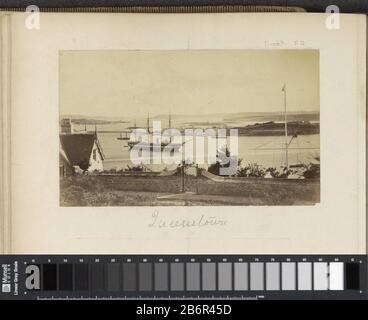 Gezicht op een Haven aan de kust, vermoedelijk in Engeland Onderdeel van Album met foto's van beziens Stockfoto