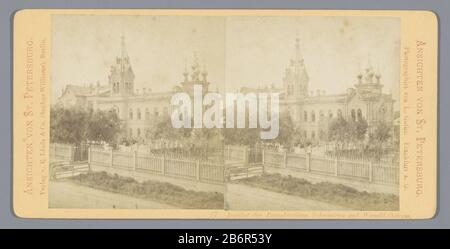 Gezicht op een kerk van de Zusters van Barmhartigheid im Sint-Petersburg Institut der Barmherzigen Schwestern auf Wassili-Ostrow (titel op object) Blick auf eine Kirche der Barmherzigen Schwestern im Petersburger Institut Barmherzigen Schwestern auf Vasili-Ostrow. (Titelobjekt) Objektart: Stereobild Artikelnummer: RP-F07482 Aufschriften / Marken: Nummer, Nachdruck: '67 .'opschrift, recto, gedruckt: 'Ansichten von St. Petersburg.' Hersteller: Fotograf: L. Gothe ( im Objektvermerk aufgeführt) Herausgeber: Linde & Co. (Sophus Williams), E. (angegeben am Objekt) Ort Herstellung: Fotograf Stockfoto