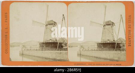 Gezicht op een molen de spoorbrug over de Oude Maas bij Dordrecht Dordrecht Pont du chemin de fer sur la Meuse (titel op object) Vues de Hollande (serietitel op object) Blick auf eine Mühle und die Eisenbahnbrücke über die Oude Maas bei Dordrecht Dordrecht. Pont du chemin de fer sur la Meuse (Titelobjekt) Vues de Hollande (Serienobjekt) Objektart: Stereobilie Artikelnummer: RP-F12149 Aufschriften/Marken: Nummer, Nachschrift, gedruckt: "12" Hersteller: Fotograf: Anonymer Herausgeber: J . Levy & Cie (Listed Building) Herausgeber: Léon & Lévy (Listed Property) Ort Herstellung: Photographe Stockfoto