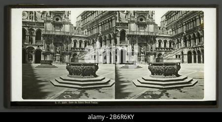 Blick auf einen Brunnen im Innenhof des Dogenpalastes in Venedig, ItaliëPuits du Palais Ducal Venice (Titelobjekt) Objektart: Stereobild Artikelnummer: RP-F08284 Aufschriften/Marken: Nummer, recto: "L. F. 2469' Hersteller : Fotograf: L. F. (Listed Property) Ort Herstellung: Venedig Datum: 1856 - 1890 Material: Glassiegel Kante: Papiertechnik: Diapositief Abmessungen: Glas: H 82 mm × W 170 mm Betreff: Brunnen Hof Palast wo: Dogepaleis Stockfoto