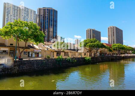 Honolulu, Oahu, Hawaii - 04. November 2019: Blick auf Chinatown, Honolulu. Honolulu ist die Hauptstadt und größte Stadt des US-Bundesstaats Hawaii Stockfoto