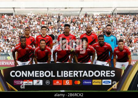 Estadio Monumental David Arellano. März 2020. Santiago, Chile; die Copa-Libertadores, Colo Colo gegen Athletico Paranaense; Spieler von Athletico Paranaense posieren für den Mannschaftskader Foto Credit: Action Plus Sports/Alamy Live News Stockfoto