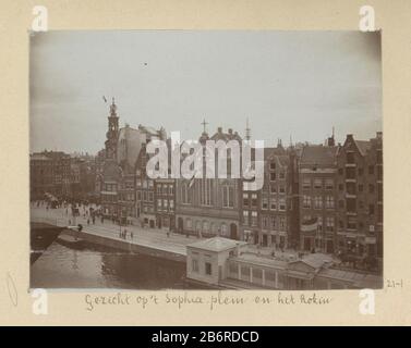 Gezicht op het Sophiaplein en het Rokin Picture 1 auf Album-Blatt 21 von Album Amsterdam 1890-1894. Hersteller: Schöpfer: Henry Herman van den Lagerhaus Herstellung: Amsterdam Datum: Am oder nach 1890 - oder für 1894 Physische Merkmale: Daglichtcollodiumzilverdruk Material: Papiertechnik: DaglichtcollodiumzilverdrukOnderwerp Stockfoto