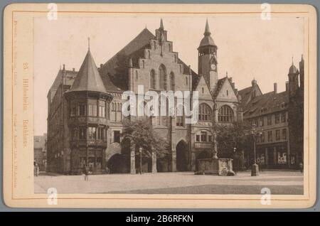 Gezicht op het stadthuis van Hildesheimer Rathhaus (titel op object) Gezicht op het stadhuis van Hildesheimsheim. Rathhaus (titel op object) Objekttyp: Kabinetfoto fotomechanische afdruk Objektnummer: RP-F-00-853 Aufschriften / Marken: Naam, recto: '25.' Hersteller: Fotograaf: Anoniemklischeemaker: Johan Nöhring (vermeld op object)uitgever: Aug.: Laobeclobex Plaat: Hildesop: Hildesheimer. 1870 - ca. 1900 Material: Papier karton Techniek: Lichtdrauk Abmessungen: Mieten: H 95 mm × b 144 mm Betreff: Rathaus Stockfoto