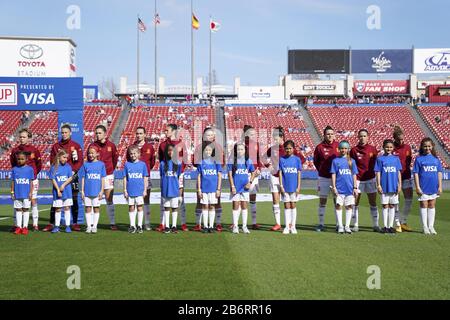 FRISCO. USA. 11. März: Spanische Mannschaft respektiert Hymnen vor dem SheBelieves Cup Frauen-internationalen Freundschaftsspiel zwischen England Frauen gegen Spanien Frauen im Toyota Stadium in Frisco, Texas, USA. ***keine kommerzielle Nutzung*** (Foto von Daniela Porcelli/SPP) Stockfoto