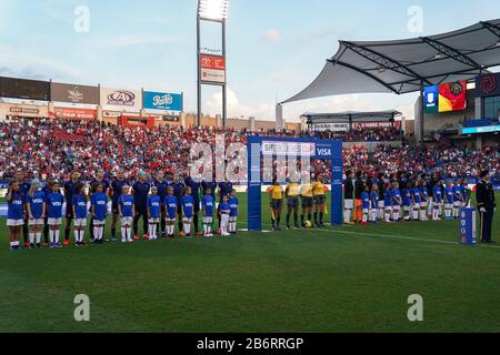 FRISCO. USA. 11. März: Mannschaften der USA und Japans während ihrer Nationalhymne während des SheBelieves Cup Women's International Freundschaftsspiel der USA Frauen gegen Japan Frauen im Toyota Stadium in Frisco, Texas, USA. ***keine kommerzielle Nutzung*** (Foto von Daniela Porcelli/SPP) Stockfoto