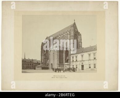 Groep mensen bij het beeld van Graaf Jan van Nassaus voor de Dom Kerk in Utrechter Hollande (serietitel) Personengruppe an der Statue des Graf Johannes von Nassau für die Domkirche in UtrechtHollande (Serientitel) Objektart: Fotos Artikelnummer: RP-F 00-64 Beschriftung / Marken: Titel, unten Mitte, gedruckt: "Hollande Utrechter. Ort et Eglise du Dom' Hersteller : Fotograf: Anonymer Ort Herstellung: Niederlande Datum: Nach 15-Okt-1883 Physische Merkmale: Albumin Druckmaterial: Papier Pappe Technik: Albumin Druckabmessungen: Foto: H 218 mm × W 283 mmblad: H 339 mm Stockfoto