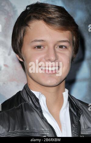 Nolan Sotillo im Red Riding Hood Los Angeles Premiere im Grauman's Chinese Theatre in Hollywood, Kalifornien. Die Veranstaltung fand am Montag, den 7. März 2011 statt. Foto von: SBM / PictureLux - Alle Rechte Vorbehalten - Aktenzeichen # 33984-1876SBMPLX Stockfoto