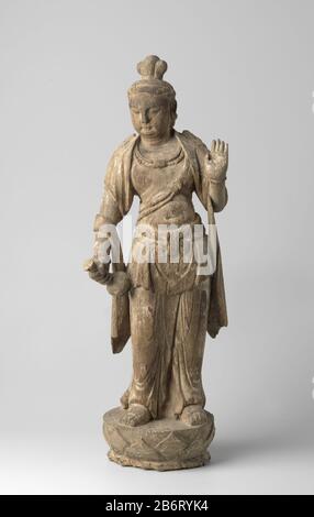 Guanyin Avalokitesvara Avalokitesvara (Guanyin), staande op een voetstuk; met de linkerhand maakt hij het gebaar van geruststelling en in de rechts heeft hij een vaas. Hersteller : AnoniemPlaats Herstellung: China dating: 850 - 900 Material: Hout gesso Verfstof Abmessungen: H 67,0 cm × b 22,7 cm × d 23,0 cm Stockfoto
