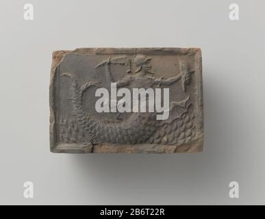 Haardsteen met een voorstelling van een triton haardsteen met een voorstelling van triton met in de ene Hand een wapen in de andere een rondas Hersteller : Vervaardiger: AnoniemPlaats Herstellen: Antwerpen dating: CA. 1550 - ca. 1599 Physikalisches Kenmerken: Aardewerk Material: Aardewerk Abmessungen: H 10,5 cm. (Overgenomen uit het inventarisboek.) × b 15 cm. (Overgenomen uit het inventarisboek.) × d 5,5 cm. Stockfoto