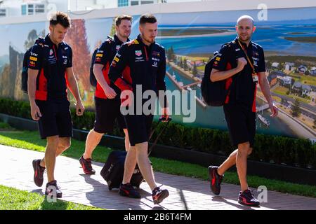 Melbourne, Australien, 12. März 2020. RedBull Teammitgliedern während des großen Preises von Rolex, Australien, Melbourne, in der Formel 1. Credit: Dave Hewison/Alamy Live News Stockfoto