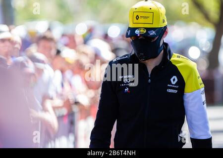 Melbourne, Australien, 12. März 2020. Nico Hülkenberg (27) fuhr für Renault mit einer Maske im Gesicht von Corona Virus während des Formel-1-Rolex Australian Grand Prix, Melbourne, Australien. Credit: Dave Hewison/Alamy Live News Stockfoto