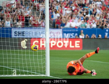 Frisco, Texas, USA. März 2020. Das erste Tor des Spiels durch das Team USA. Credit: Hoss McBain/ZUMA Wire/Alamy Live News Stockfoto