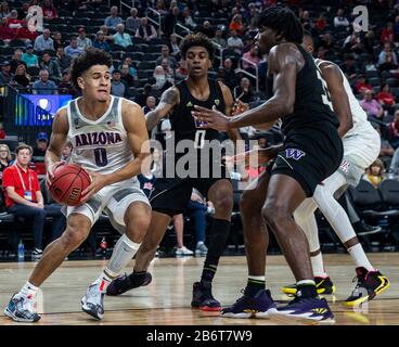 März 2020 Las Vegas, NV, USA Arizona Wildcats Guard Josh Green (0) fährt zum Hoop während des NCAA Pac12 Herren Basketball Tournament zwischen Arizona Wildcats und den Washington Huskies 77-70 gewinnen in der T- Mobile Arena Las Vegas, NV. Thurman James/CSM Stockfoto