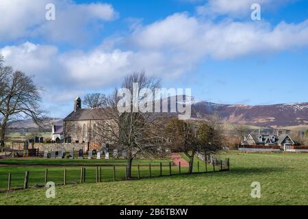 St. Ninias Kirche und Winterbäume. Lamington, South Lanarkshire, schottische Grenzen, Schottland Stockfoto