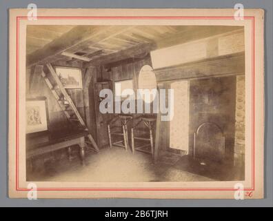 Het interieur van het Czaar Peterhuisje te Zaandam Das Innere des Zaren Peter House Zaandam Immobilien Typ: Foto Cabinet Foto Artikelnummer: RP-F1968 Aufschriften / Marken: Nummer, Recto, gedruckt: "26'opschrift, verso, handschriftlich: "Zaandam / Chaar-Peter House" Hersteller: Fotograf: Anonymer Ort Herstellung: 1850 - Zaandam Papierkartontechnik: Albumindrucke Abmessungen: Sekundäres Medium: H 116 mm × W 156 mm Betreff: Inneneinrichtung des Hauses wo: Zar Peter House Stockfoto