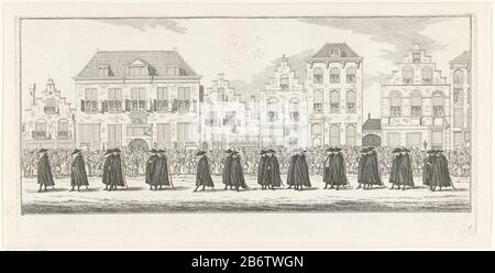 Hofdienaren in de lijkstoet van Anna van Hannover te Delft, 1759 Lijkstoet van prinses Anna van Hannover te Delft (serietitel) Mitglieder des stadträtischen Gerichts. Teil einer Serie von 16 Platten im Radierdruck des Trauerzugs von Delft bestattete Prinzessin Anna Hannover. Hersteller am 23. Februar 1759: Druckermeister Simon Fokke zum Zeichnen: Paul Constantine la FarguePlaats Herstellung: Amsterdam Datum: 1759 - 1761 Physikalische Merkmale: Radierung; Proofmaterial: Papiertechnik: Ätzmaße: Plattenkante: H 190 mm × W 399 mm Betreff: Cortege, Trauerprozession Bestattung von Anna aus Hannov Stockfoto
