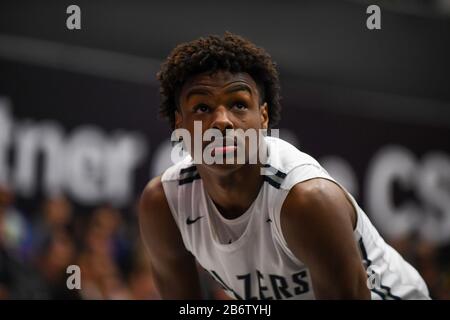 Sierra Canyon Trailblazers schützen Bronny James (0) während eines CIF State Open Division Southern Regional Final High School Basketballspiels gegen Etiwanda, Dienstag, 10. März 2020, in Northridge, Kalifornien, USA. (Foto von IOS/Espa-Images) Stockfoto