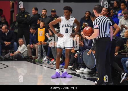 Sierra Canyon Trailblazers schützen Bronny James (0) während eines CIF State Open Division Southern Regional Final High School Basketballspiels gegen Etiwanda, Dienstag, 10. März 2020, in Northridge, Kalifornien, USA. (Foto von IOS/Espa-Images) Stockfoto