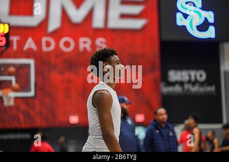 Sierra Canyon Trailblazers schützen Bronny James (0) während eines CIF State Open Division Southern Regional Final High School Basketballspiels gegen Etiwanda, Dienstag, 10. März 2020, in Northridge, Kalifornien, USA. (Foto von IOS/Espa-Images) Stockfoto