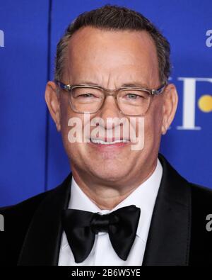 (Akte) Tom Hanks und Rita Wilson prüfen Positiv für Coronavirus COVID-19. Tom Hanks und Rita Wilson haben am Mittwoch, 11. März 2020 angekündigt, dass sie positiv auf COVID-19 (Coronavirus) getestet haben, die ersten Berühmtheiten, die mit einer Diagnose an die Öffentlichkeit gehen. Beverly HILLS, LOS ANGELES, KALIFORNIEN, USA - 05. JANUAR: Schauspieler Tom Hanks, Gewinner des Cecil B. Demille Award, posiert im Presseraum während der 77. Jährlichen Golden Globe Awards, die am 5. Januar 2020 im Beverly Hilton Hotel in Beverly Hills, Los Angeles, Kalifornien, USA abgehalten werden. (Foto von Xavier Collin/Image Press Agency) Stockfoto