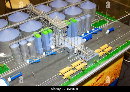 Das auf dem 3D-Drucker gedruckte Granary-Modell. Lagerhaus zur Lagerung von Getreide. Stockfoto