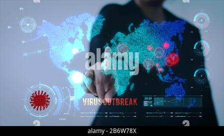 Business Woman zeigt auf HUD, mit Virus-Outbreak-Worten Hologramm futuristische Kugel, Technologiekonzept Stockfoto