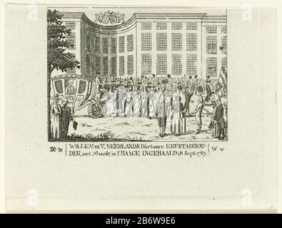 Inhalation van de prins van Oranje, 1787 Willem de V Neerlands Dierbaare Erfstadhouder, met Pracht, in 's Haage, Ingehaald 18 Sept. (Titel op object) Inhalation des Prinzen von Orange durch die Bürger von den Haag am 20. september 1787. Abbildung, die mit dem Buchstaben W in einem ABC-Boek verknüpft ist. Hersteller: Druckmaschine: Anonymer Ort Herstellung: Nordholland Datum: 1780-1760 Physikalische Merkmale: Ätzmaterial: Papiertechnik: Ätzmaße: Blatt: H 92 mm × W 124 mmToelichtingGebruikt als Illustration in: Vorstelyke koninglyke und princelyke Atlas und Tagebuch der niederländischen Ereignisse Stockfoto