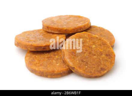 Organisch getrocknete Aprikosen und Mandelscheiben Dessert auf Weiß gelötet Stockfoto