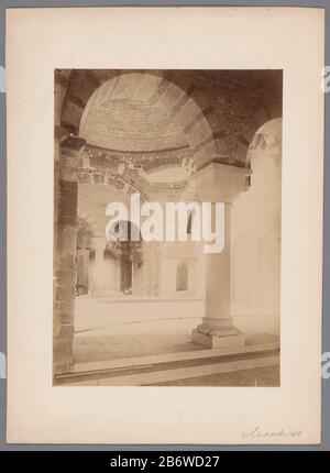 Interieur van de Keizerzaal in de Sint-Servaaskerk te Maastricht Innere der Kaiserhalle in der St. Servaas-Kirche in Maastricht Objekttyp: Fotos Artikelnummer: RP-F 00-5143 Aufschriften/Marken: Anmerkung, rekto handschriftlich 'Mastricht'annotatie, verso, handschriftlich:' Maastricht ( L.) / so genannter Kaisersaal / die St. Servaas-Kirche / (unter dem Turm) Hersteller Schöpfer: Fotograf: Anonym (Erbe) (zugeschrieben) Ort Herstellung: Maastricht Datum: 1893 Material: Papierkarton Technik: Albumin Druckabmessungen: Foto: H 238 mm × W 171 mm Betreff: Innen oder richtig c Stockfoto