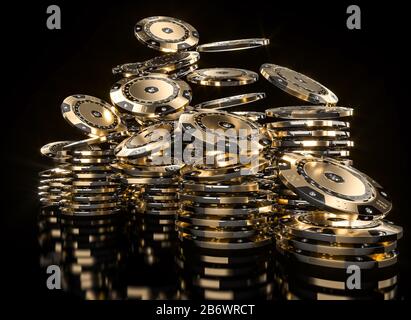 Goldene Pokerchips mit Diamanten auf schwarzem Hintergrund. Konzept von Luxus und Glücksspiel. 3D-Rendering. Stockfoto